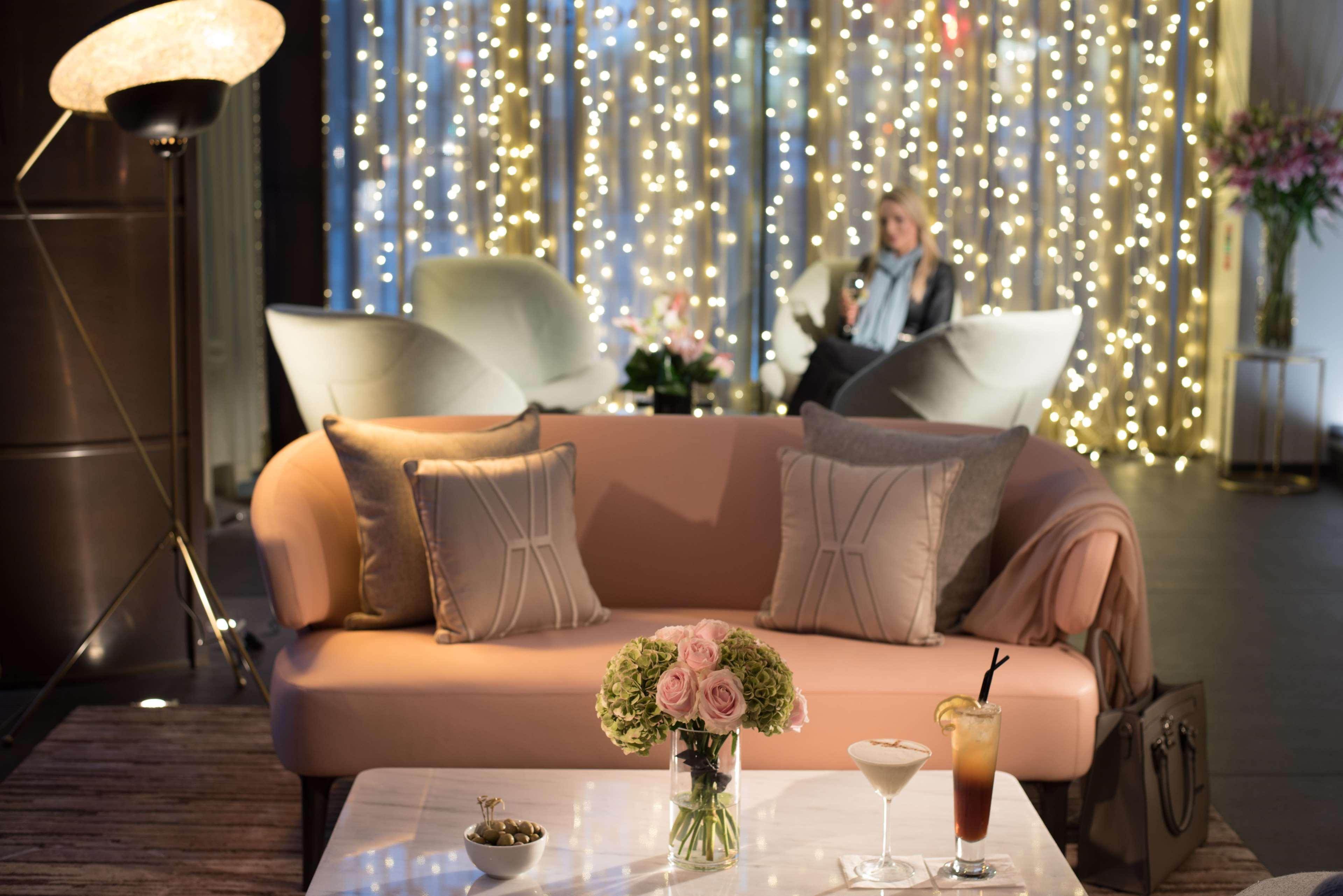 The Fitzwilliam Hotel Белфаст Екстериор снимка The Lounge at London Heathrow Airport