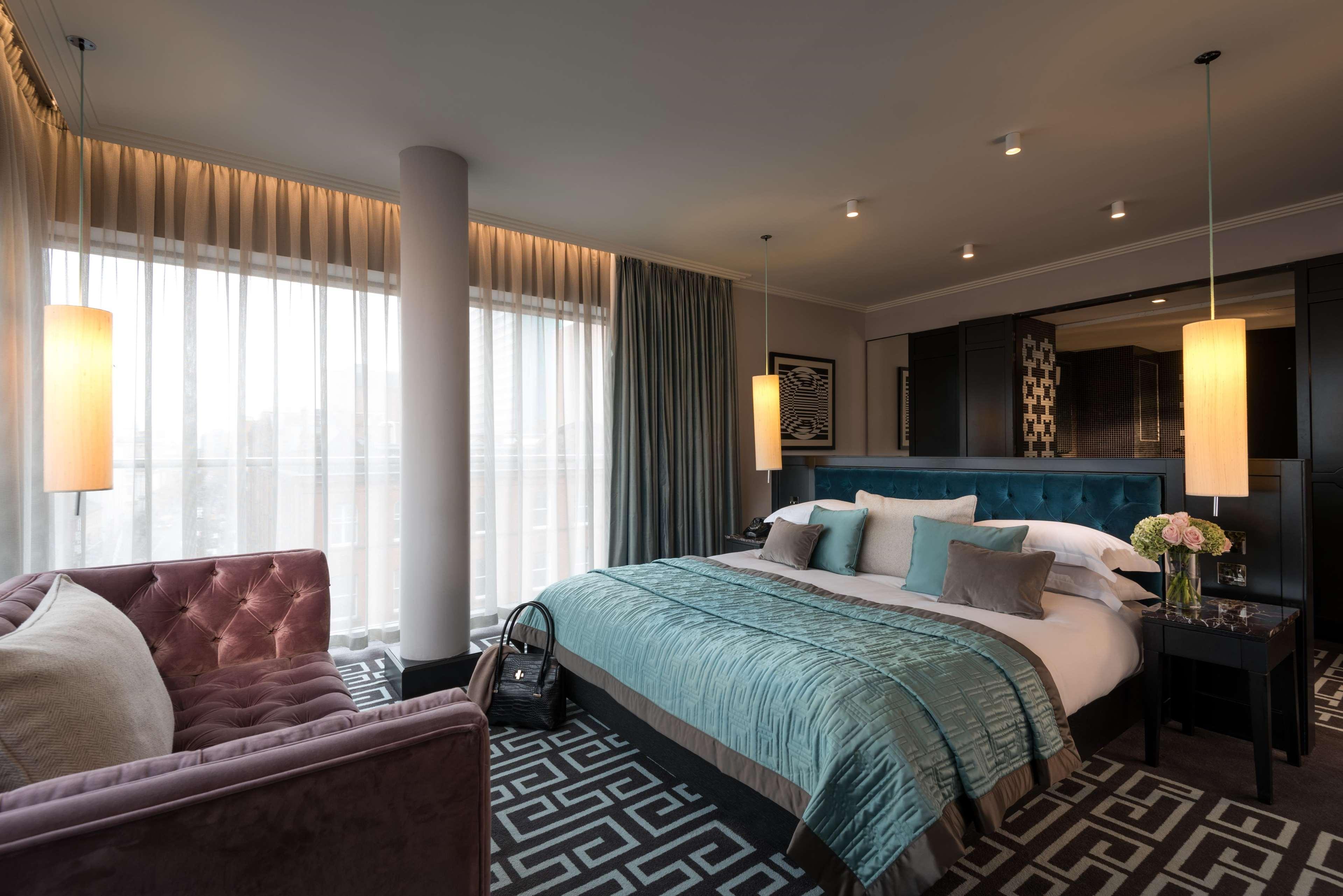The Fitzwilliam Hotel Белфаст Екстериор снимка A bedroom at the hotel