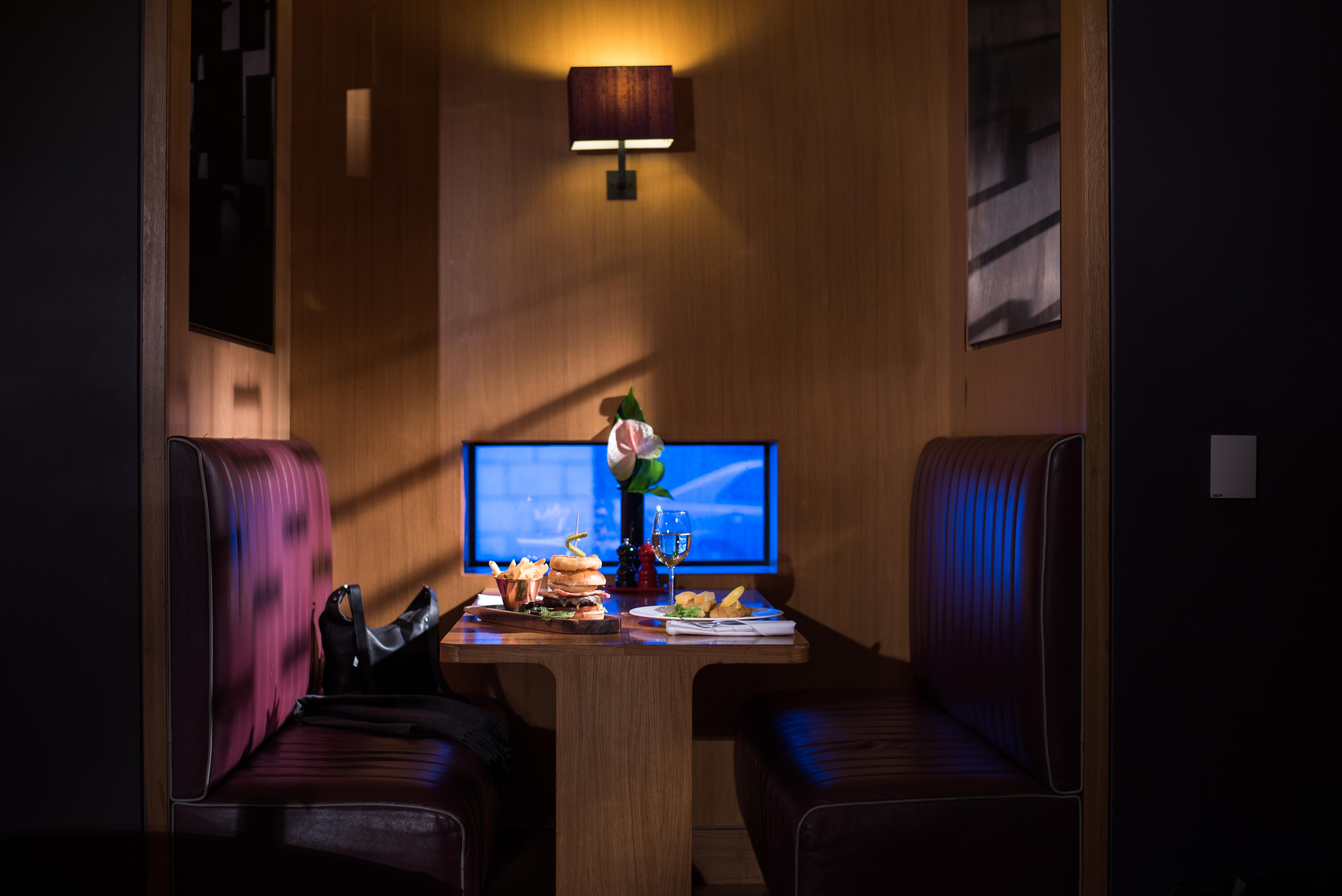 The Fitzwilliam Hotel Белфаст Екстериор снимка A private booth at the restaurant