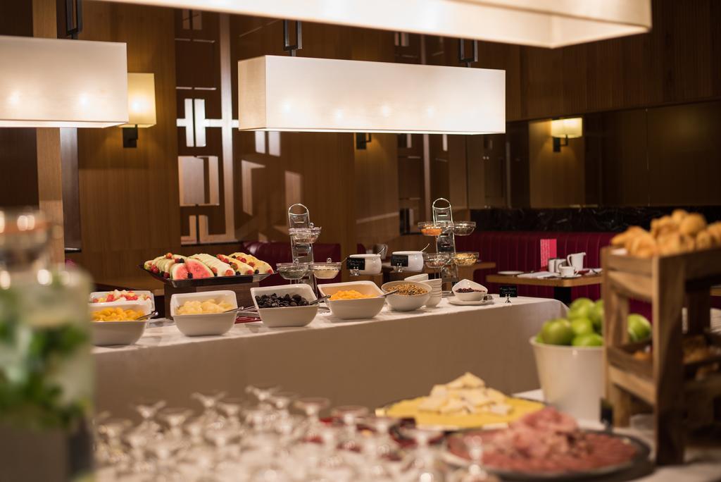 The Fitzwilliam Hotel Белфаст Екстериор снимка The buffet at the hotel